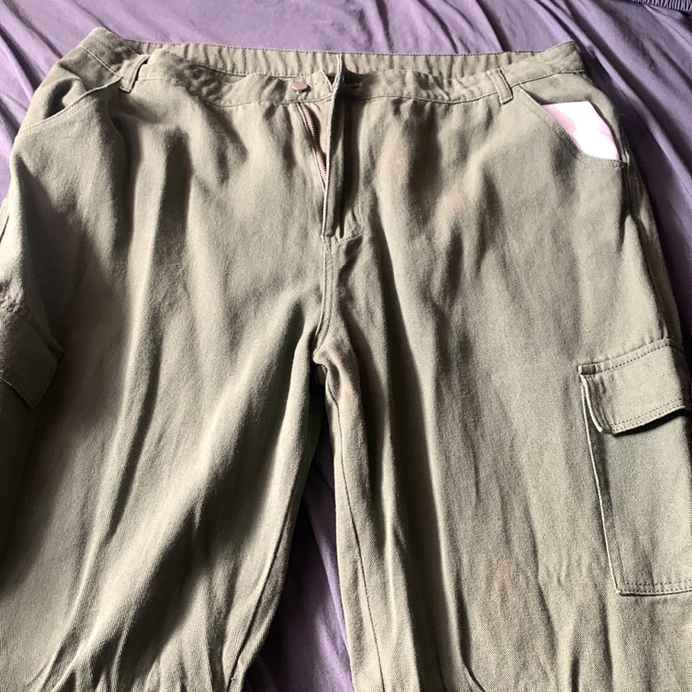 ‘Plus Flap Pocket Cargo Jeans’ shade ‘army green’ from SHEIN.